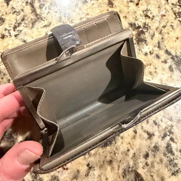 Refinished Louis Vuitton kiss lock wallet - Picture 5 of 6